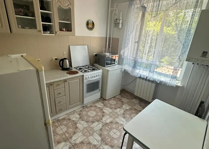 затишна 1 кімнатна *